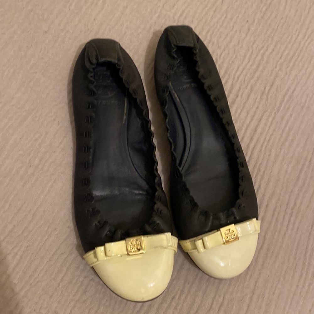 TORY BURCH Women's Black and Cream Flats. Size 7 1/2 - Picture 4 of 6